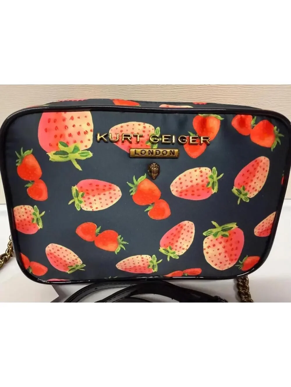 Kurt Geiger London Strawberry Camera Bag 🍓 Crossbody (Chain + Guitar Strap) NWT - Picture 4 of 11